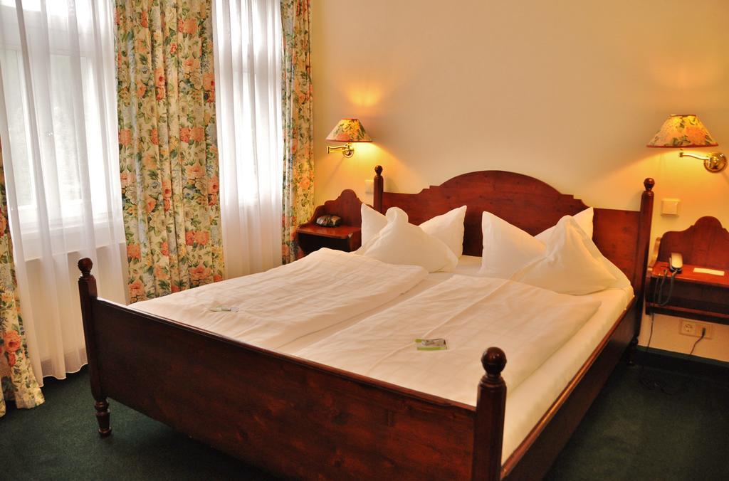 Flair-Hotel Waldfrieden Oberweißbach Eksteriør billede